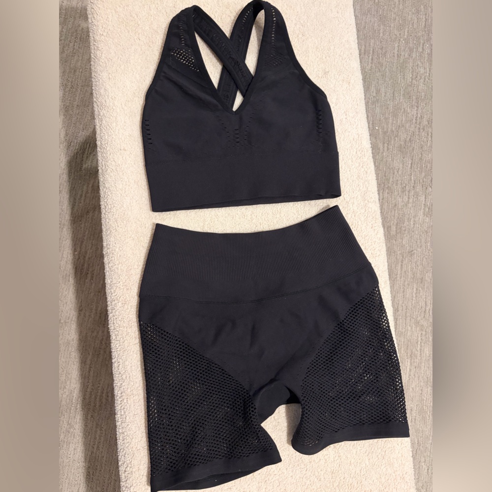 Seamless Open Air Bra & High-Waist Limitless Open Air Short (Set)